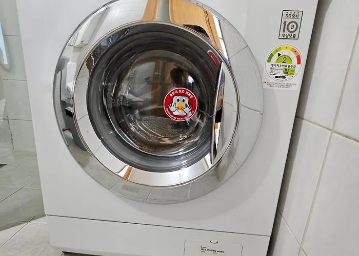 Hongdae Guesthouse5 - 1min From Hongik Uni Station Exit #1 Apartment