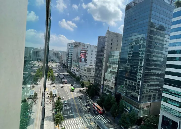 Hongdae Guesthouse5 - 1min From Hongik Uni Station Exit #1 *