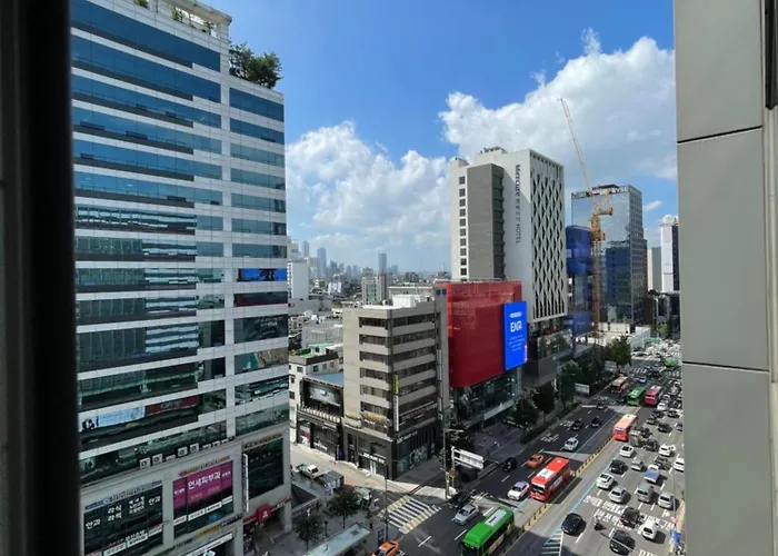 Hongdae Guesthouse5 - 1min From Hongik Uni Station Exit #1 Apartment *
